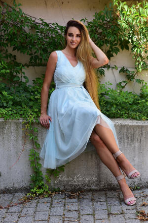 Ropa juvenil femenina del fabricante de abrigos, vestidos, trajes.